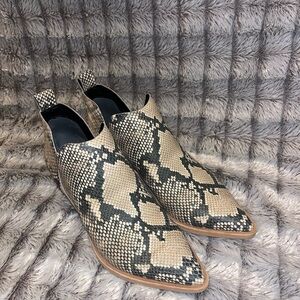 Women’s Dolce Vita 7.5 low ankle booties